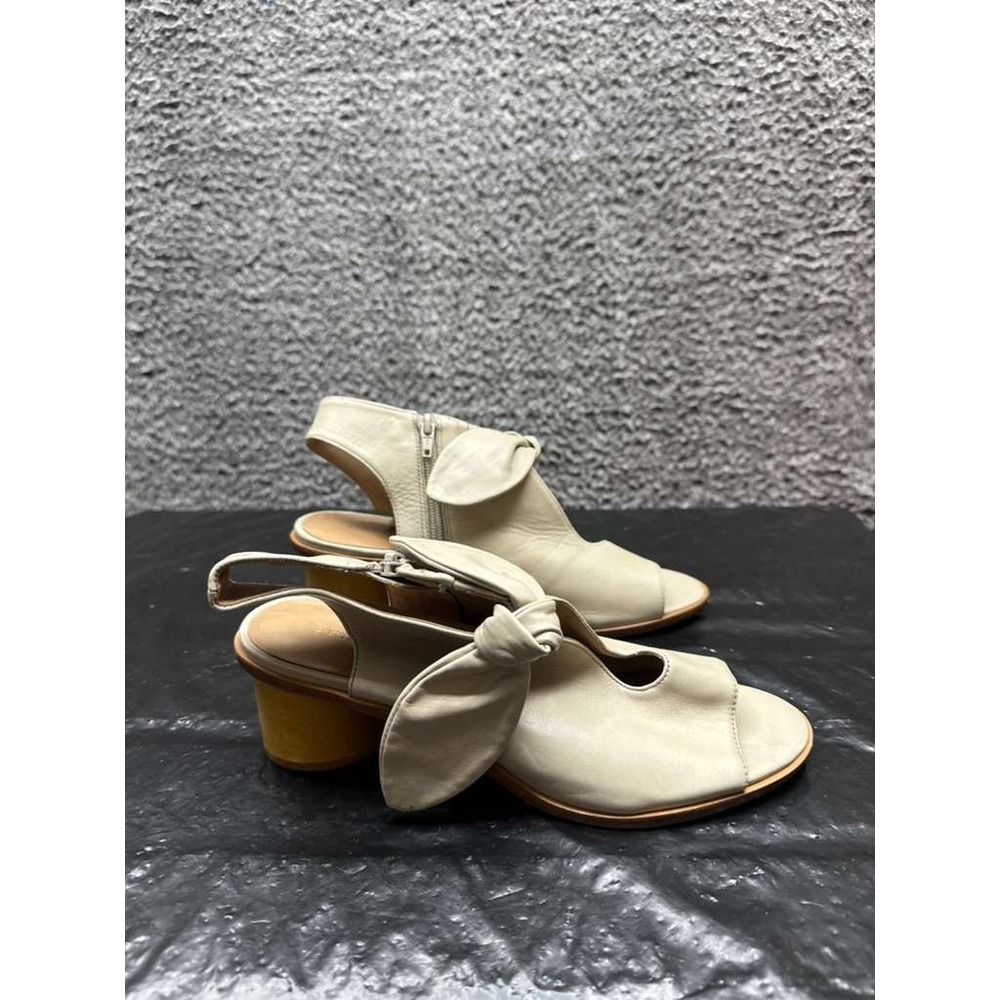 Bernardo Luna Leather Peep Toe Bow Bootie Heel Sandals Tan Womens Size 7.5 M US‎ - Picture 4 of 7